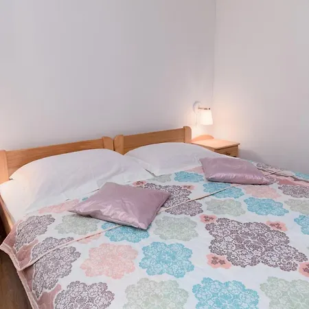 Apartamento 5351a Punat
